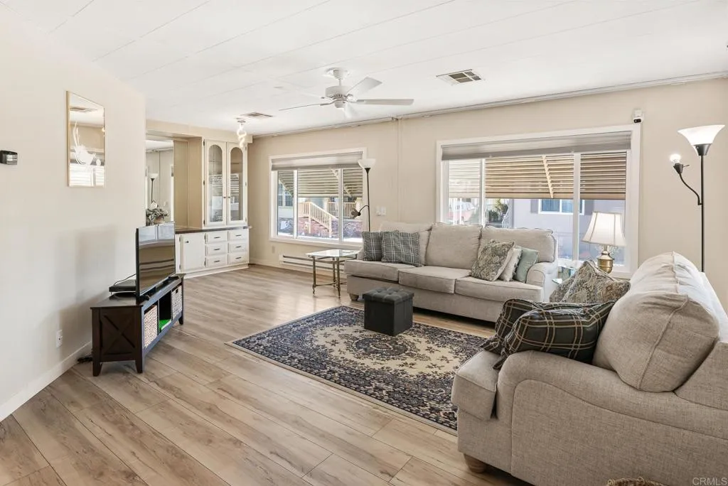 https://cdn.realtyfeed.com/cdn/127/306750644/a34c11ec7948d6532aa1e5f03c216191.webp