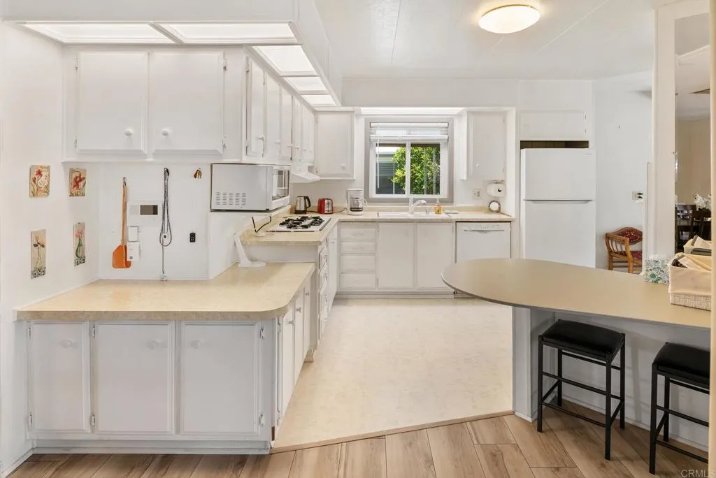 https://cdn.realtyfeed.com/cdn/127/306750644/cdefd3fd484ed3d43e60fb744e9c4051.webp