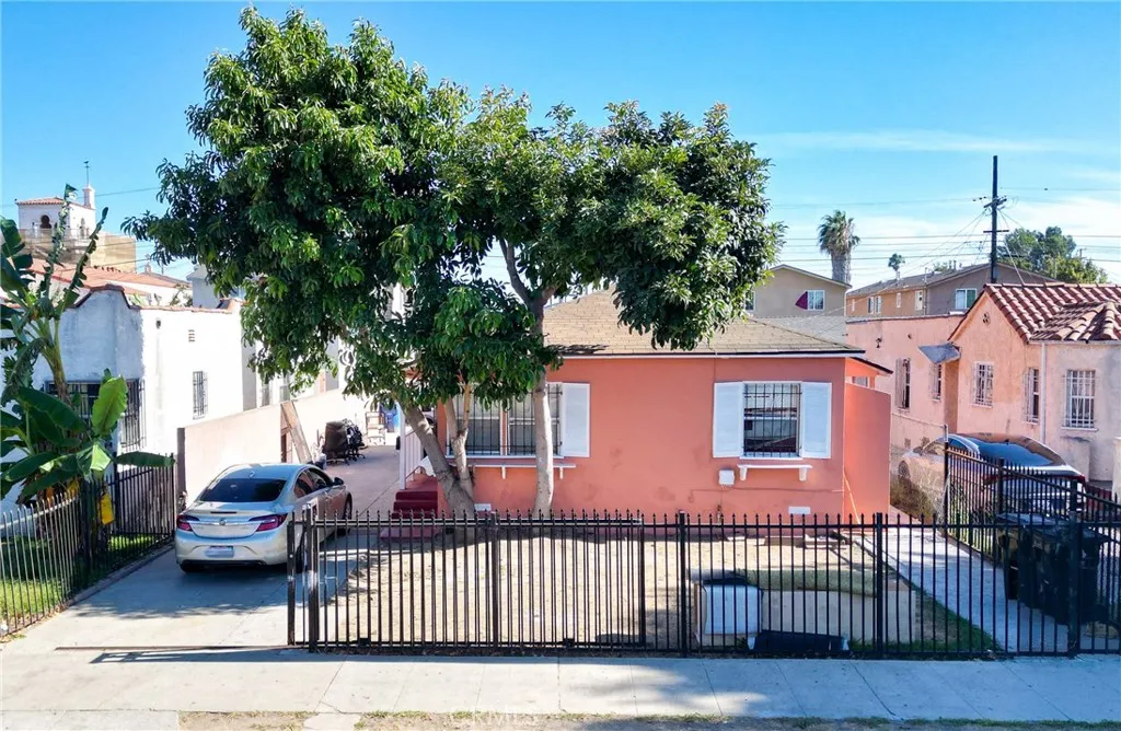 Los Angeles, CA 90044