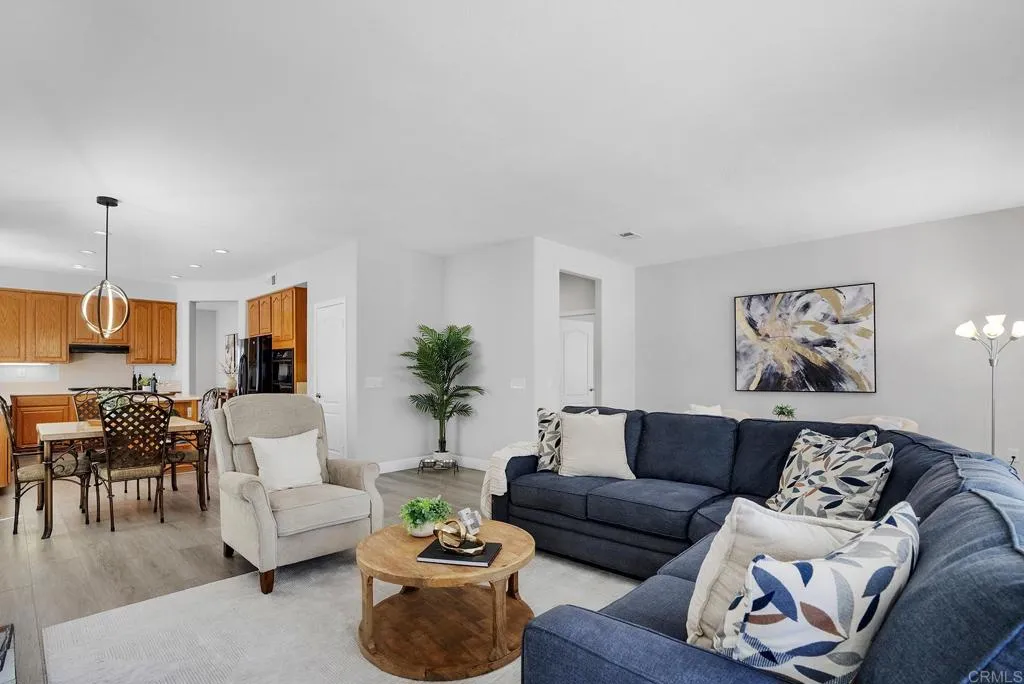 https://cdn.realtyfeed.com/cdn/127/306750716/19aa4abeced02a7baddadeb2032ccbd7.webp