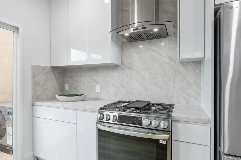 https://cdn.realtyfeed.com/cdn/127/306750728/fa59e06cb9b04d75de9e0a7a0184b954.webp