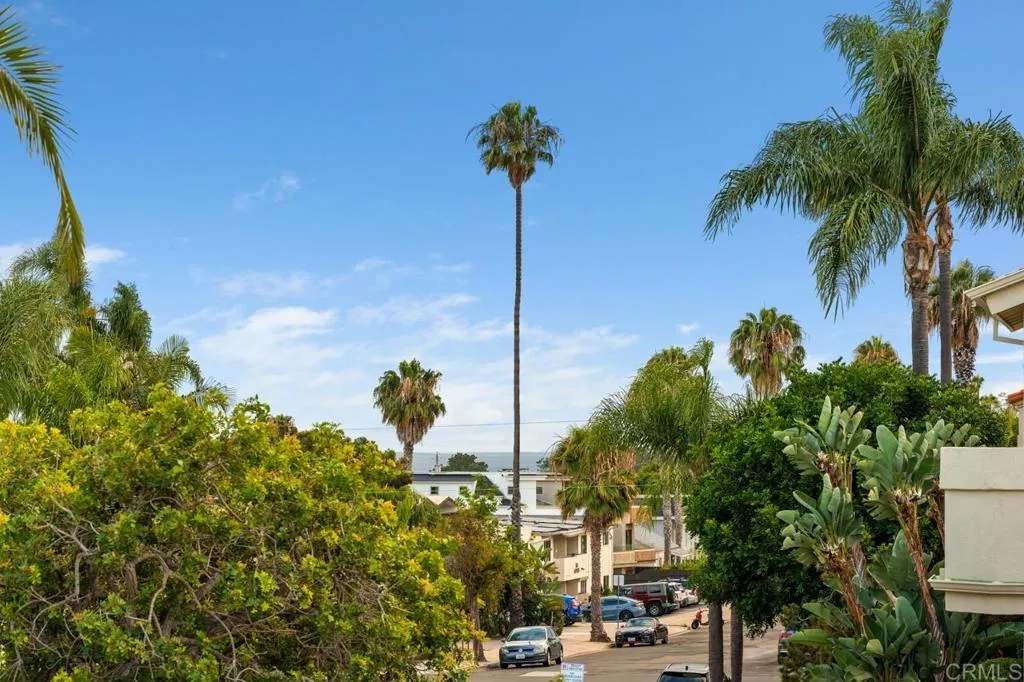 https://cdn.realtyfeed.com/cdn/127/306750729/4d7d3fa9bb3d12fb381667a7f2be3d75.webp