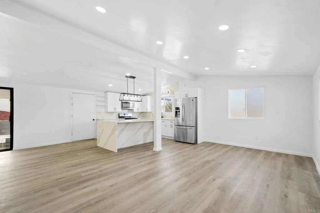 https://cdn.realtyfeed.com/cdn/127/306750732/1b0ce14191402e0c9b7e0ec24dd2b204.webp