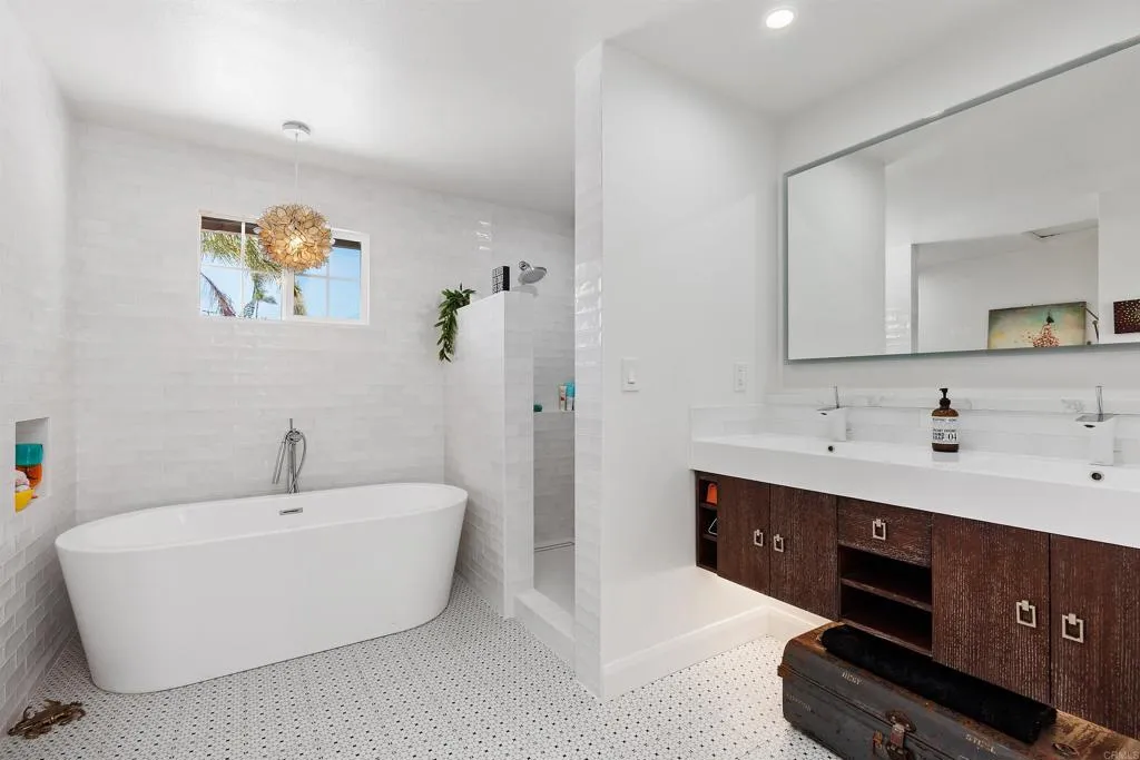 https://cdn.realtyfeed.com/cdn/127/306750735/4ce418f520bbf8fd410d0af1fa433385.webp