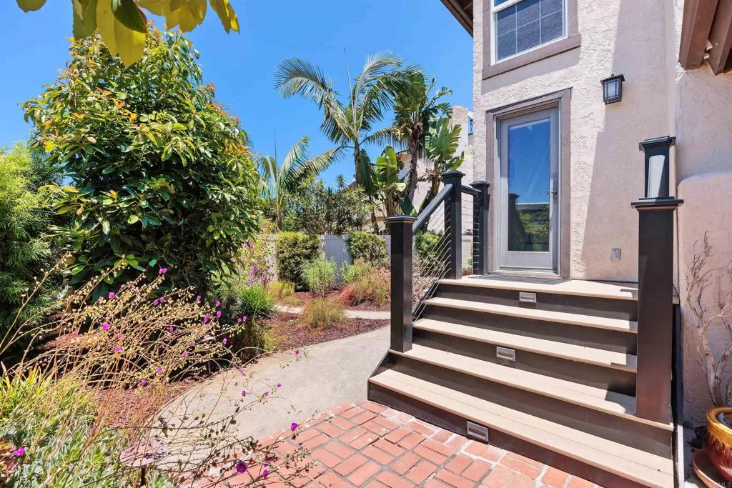 https://cdn.realtyfeed.com/cdn/127/306750735/aa110dd20047f60c520a8181f9b185e7.webp