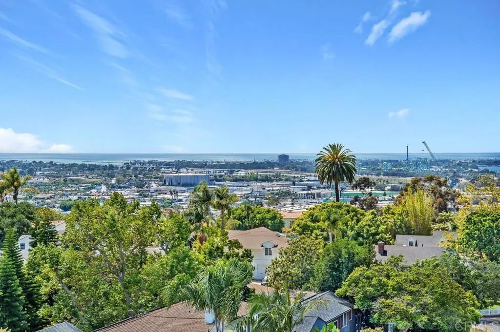 https://cdn.realtyfeed.com/cdn/127/306750830/0cf9f0b593bb88b43b4c551bfdc7869b.webp