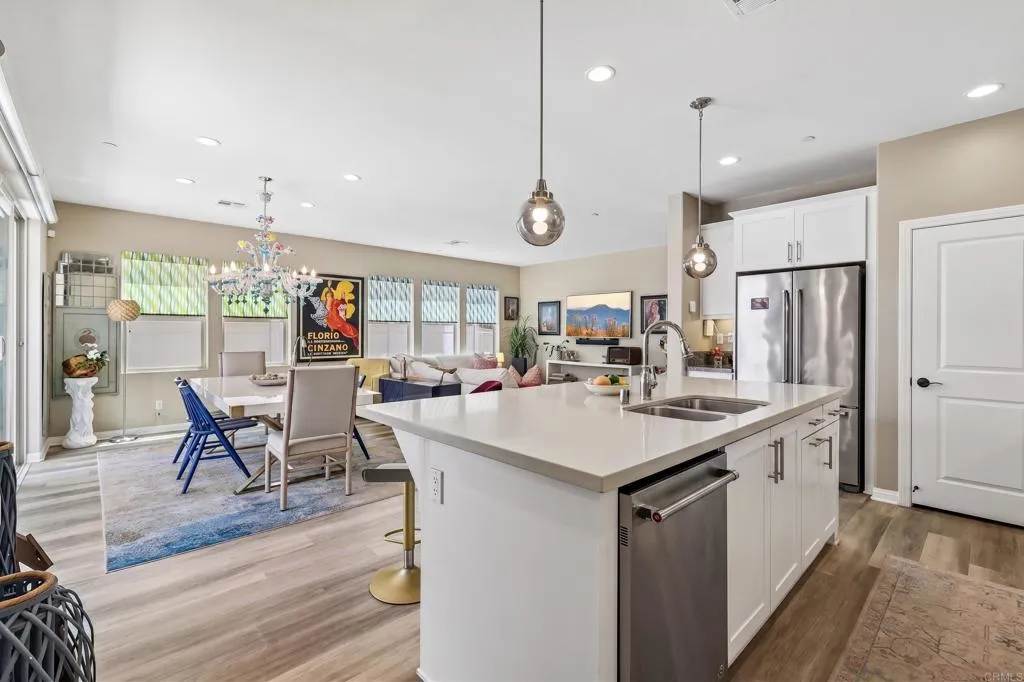 https://cdn.realtyfeed.com/cdn/127/306750836/bc7bf0828ddd68bd42c2de7d65540e16.webp