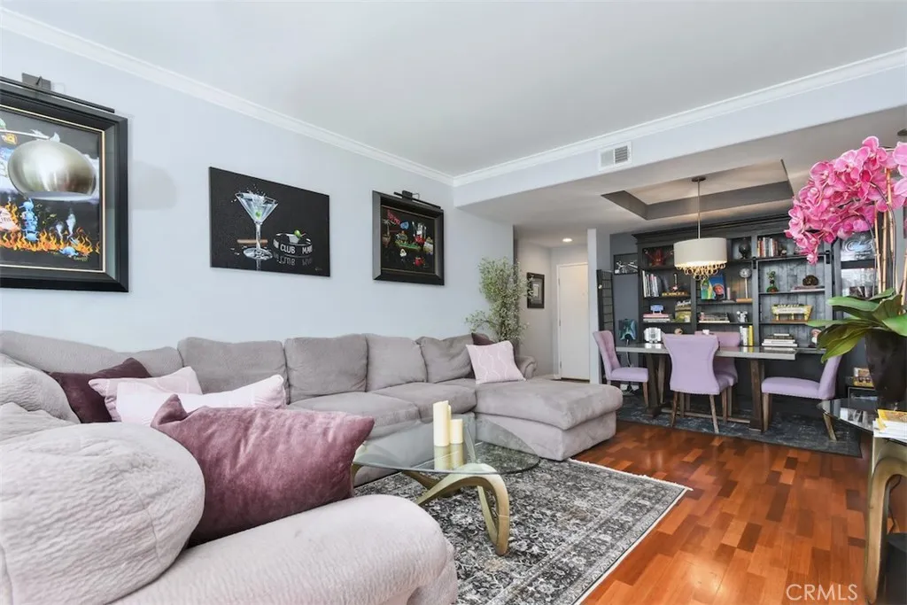 4455 Hazeltine Unit 208, Sherman Oaks, CA 91423 - Photo 5 of 34, Sherman Oaks, CA