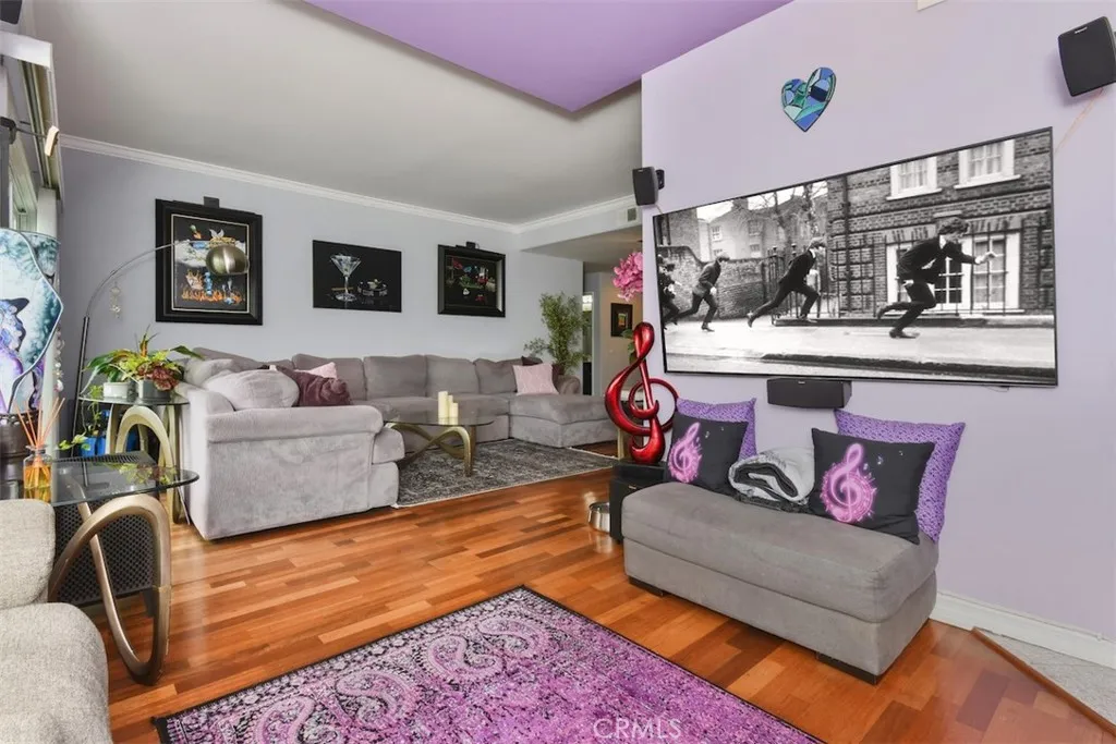 4455 Hazeltine Unit 208, Sherman Oaks, CA 91423 - Photo 4 of 34, Sherman Oaks, CA