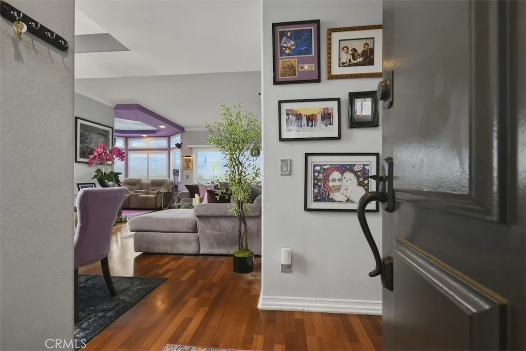 4455 Hazeltine Unit 208, Sherman Oaks, CA 91423 - Photo 2 of 34, Sherman Oaks, CA