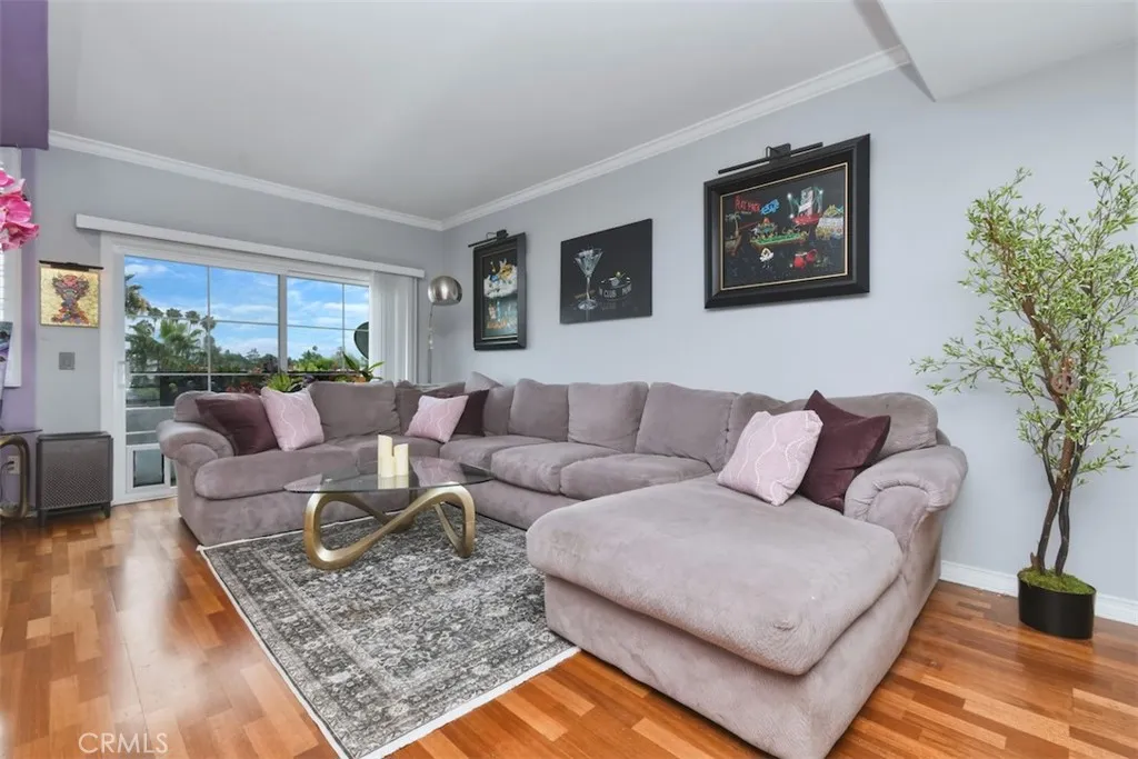 4455 Hazeltine Unit 208, Sherman Oaks, CA 91423 - Photo 3 of 34, Sherman Oaks, CA