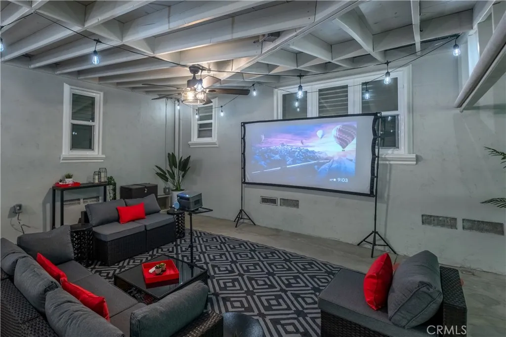 https://cdn.realtyfeed.com/cdn/127/306750900/397ec3c4711973387cfbb2d956b2b416.webp