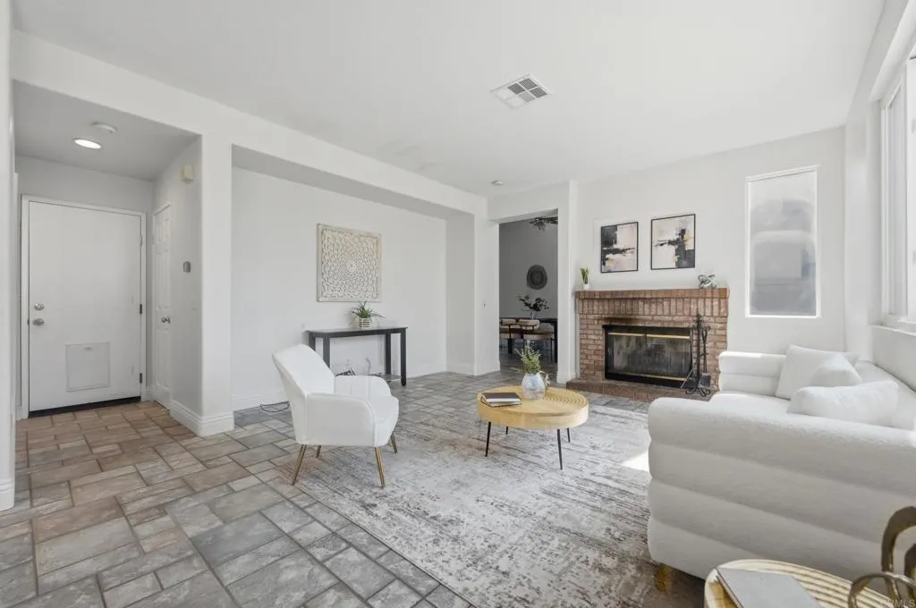 https://cdn.realtyfeed.com/cdn/127/306751036/55049c6353af7dd2d891736702848297.webp