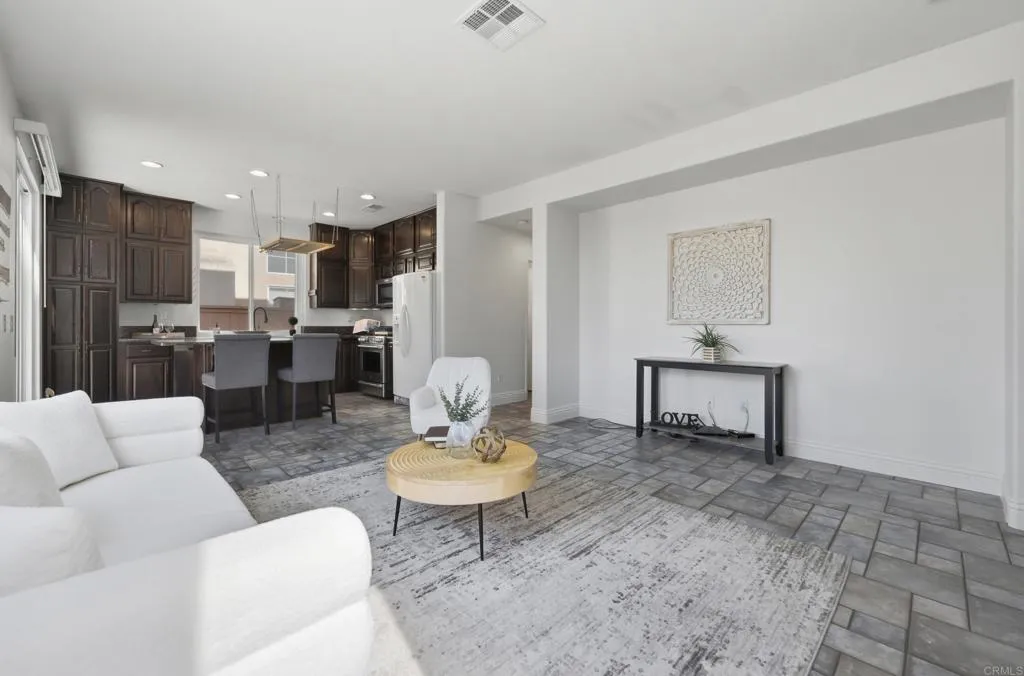 https://cdn.realtyfeed.com/cdn/127/306751036/93d95c0d13cf5c1968041f743fe0edb7.webp