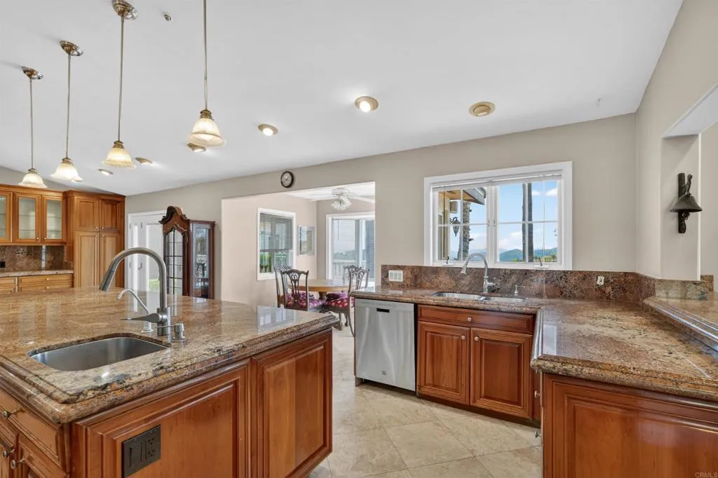 https://cdn.realtyfeed.com/cdn/127/306751076/0fa572efe2f4689ed25e34c8e18787f4.webp