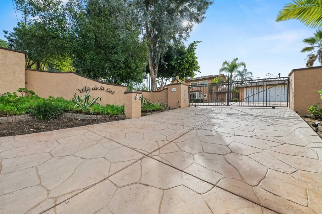 https://cdn.realtyfeed.com/cdn/127/306751076/13f7bc49ade5891029773b266733ea2d.webp