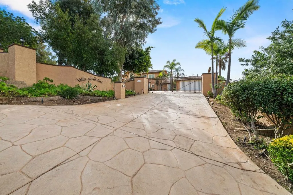 https://cdn.realtyfeed.com/cdn/127/306751076/c11c1ac69a1074aaed22bb86615acb88.webp