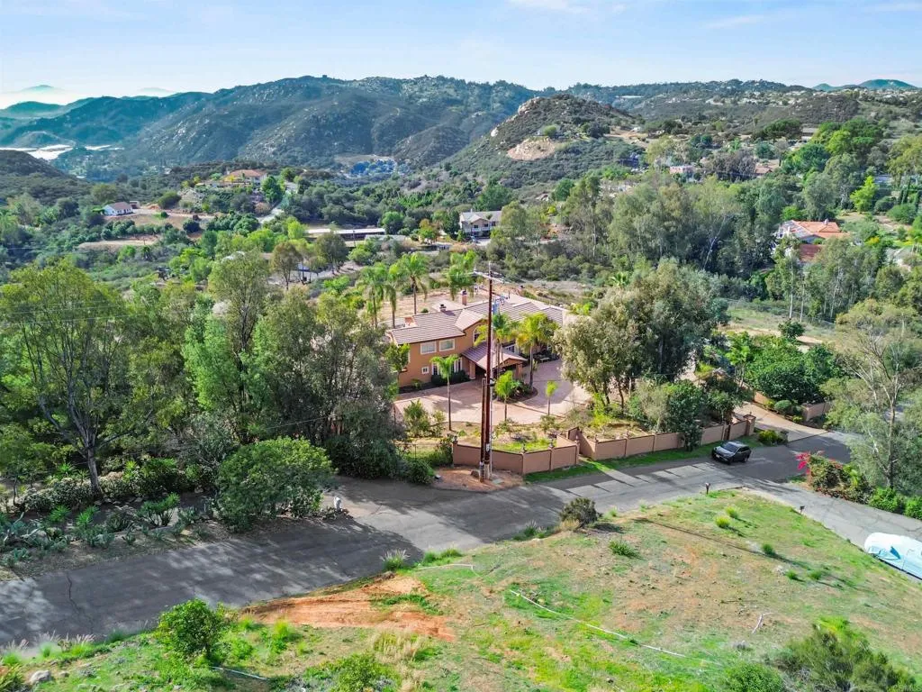 https://cdn.realtyfeed.com/cdn/127/306751076/db61f62ef36e1f557c473fe3becf07c8.webp