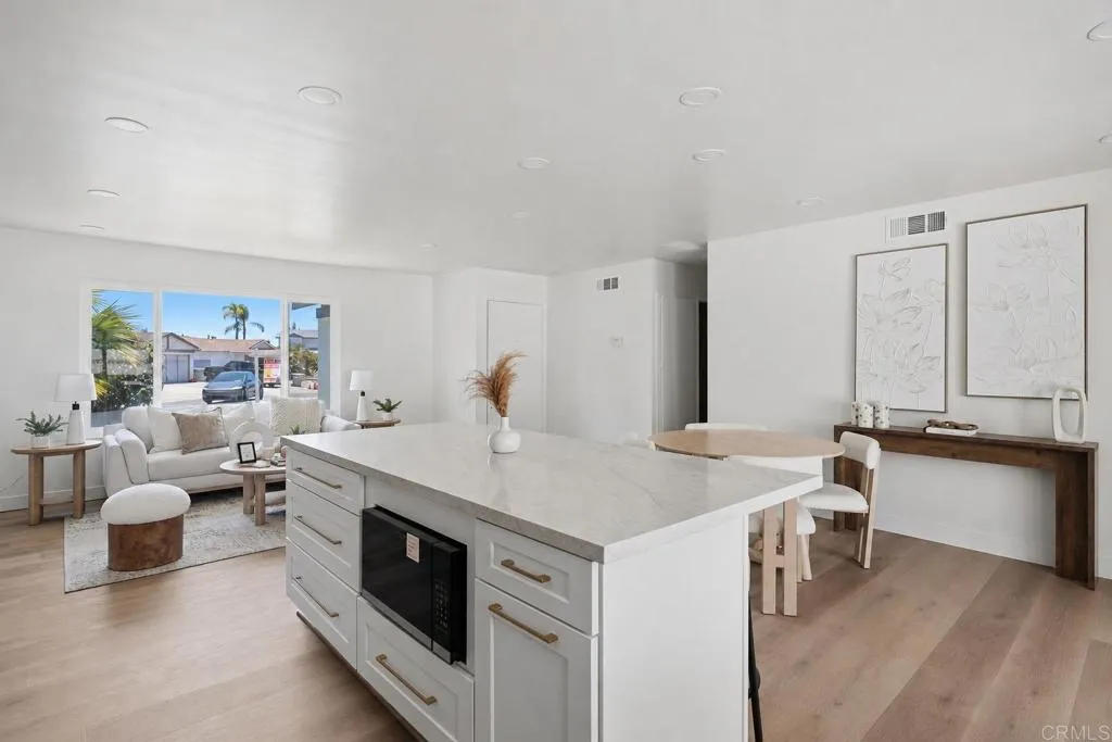 https://cdn.realtyfeed.com/cdn/127/306751082/915b1ade0092efe7cdce8003431b2ff7.webp