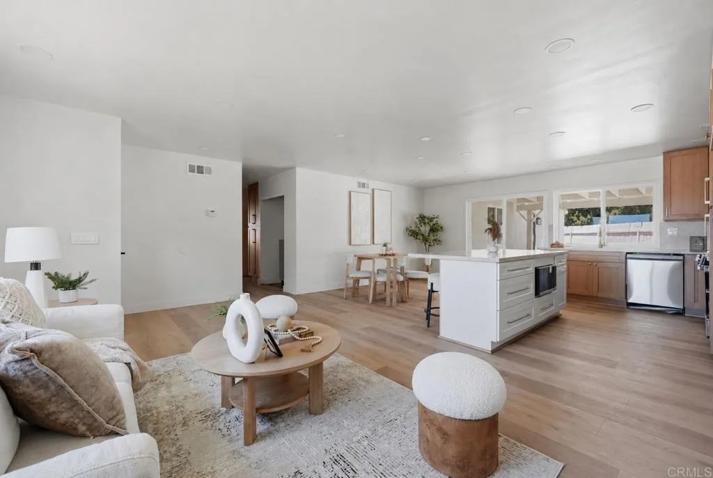 https://cdn.realtyfeed.com/cdn/127/306751082/ca99f7ee67dffb393b759360a7312e09.webp