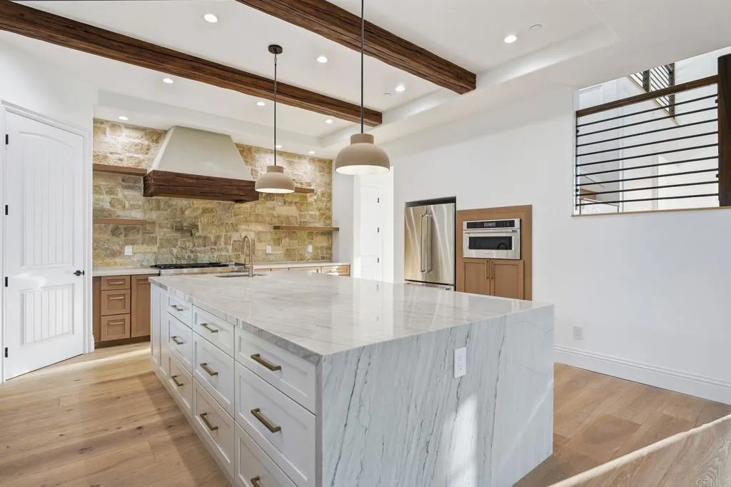 https://cdn.realtyfeed.com/cdn/127/306751094/1b8467b42022965138639c365cb527a7.webp