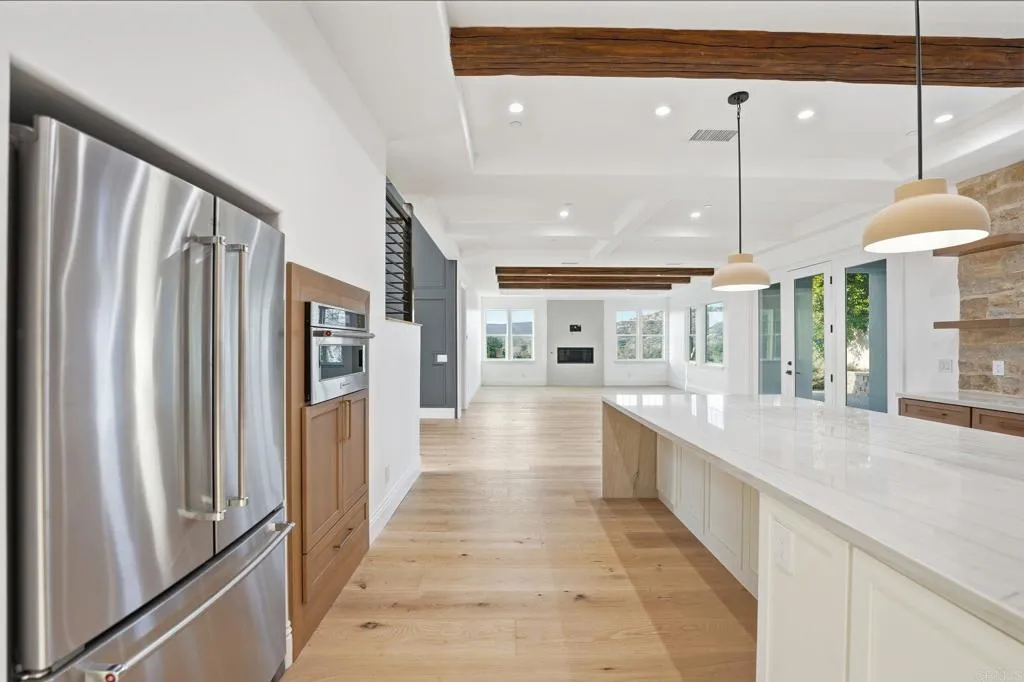 https://cdn.realtyfeed.com/cdn/127/306751094/7006bb18325745a1a750a11e6dc0af15.webp