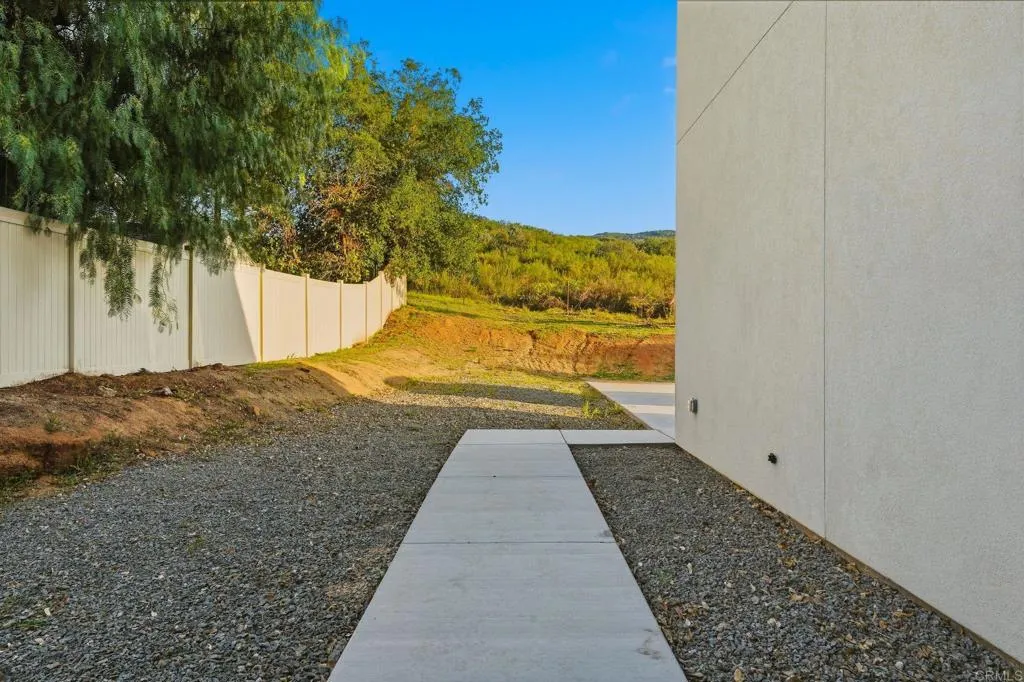 https://cdn.realtyfeed.com/cdn/127/306751094/edf191ff79679c9bb40dec4866e24120.webp