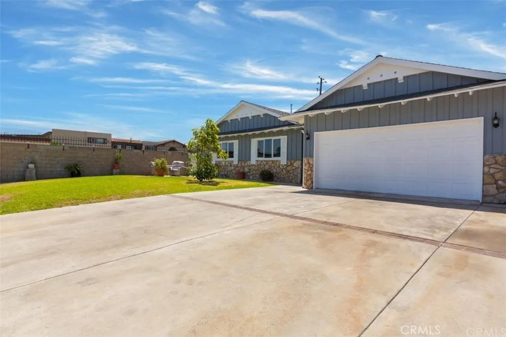 1812 E Briarvale