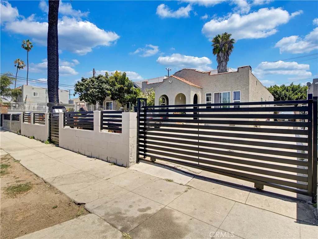 5420 Manhattan Place, Los Angeles, CA 90062 - Photo 2 of 10, Los Angeles, CA