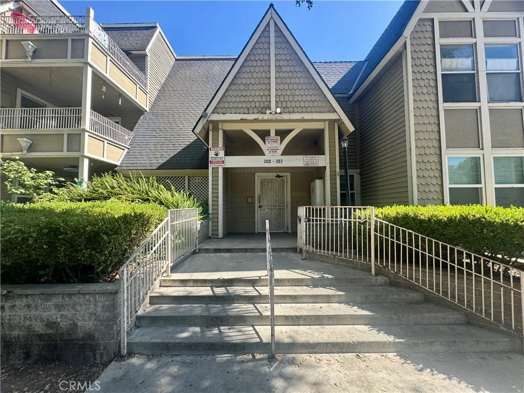 300 E Chestnut Avenue Unit 301, Santa Ana, CA 92701 - Photo 2 of 34, Santa Ana, CA