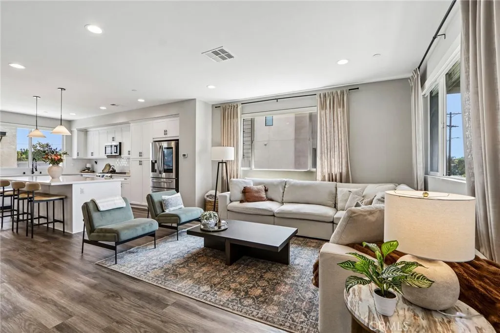 13219 Victory, Van Nuys, CA 91401 - Photo 5 of 27, Van Nuys, CA