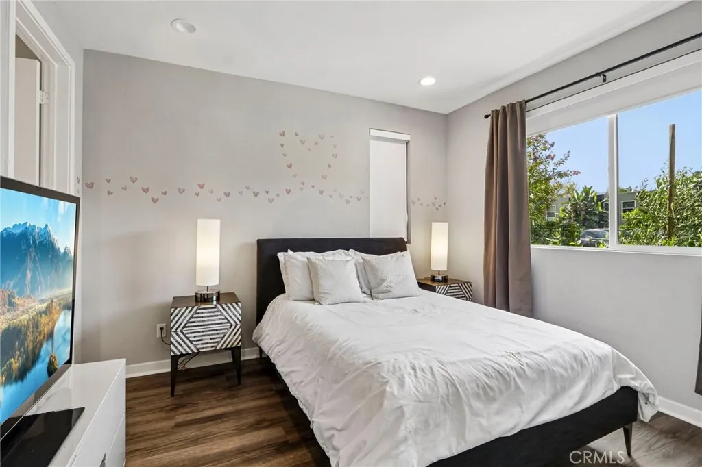13219 Victory, Van Nuys, CA 91401 - Photo 2 of 27, Van Nuys, CA