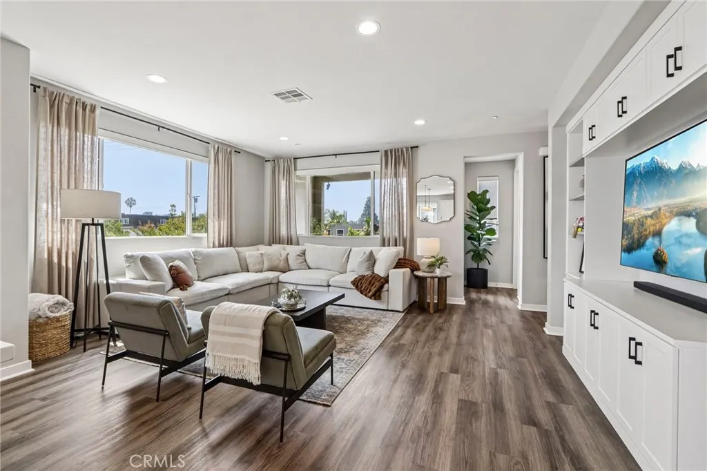 13219 Victory, Van Nuys, CA 91401 - Photo 4 of 27, Van Nuys, CA