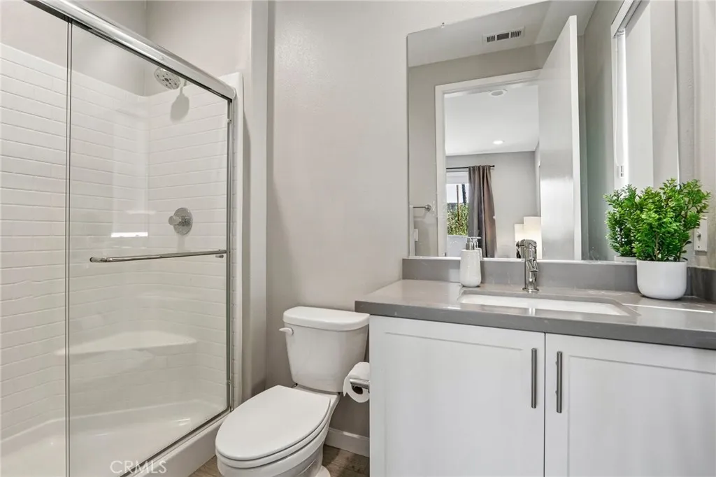 13219 Victory, Van Nuys, CA 91401 - Photo 3 of 27, Van Nuys, CA
