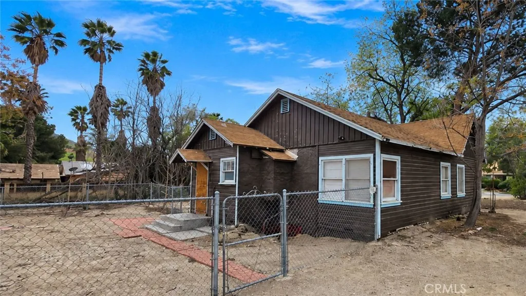 11139 Laurel, Bloomington, CA 92316 - Photo 2 of 14, Bloomington, CA
