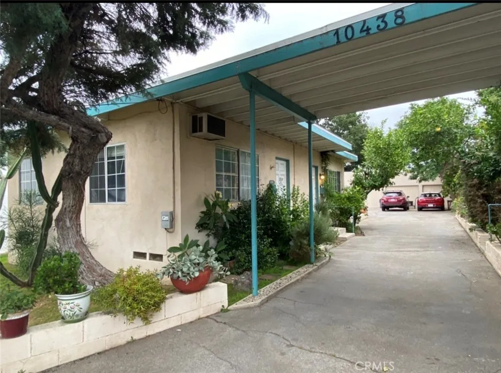 10438 Scoville Avenue, Sunland, CA 91040 - Main photo, Sunland, CA