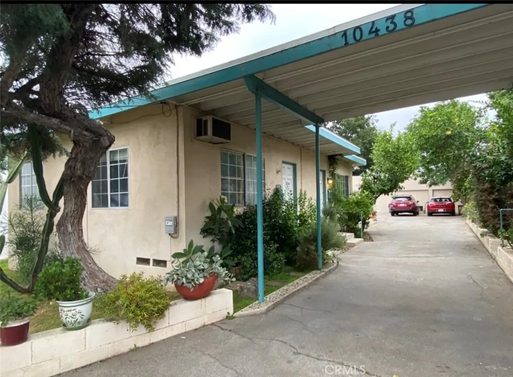 10438 Scoville Avenue, Sunland, CA 91040 - Photo 4 of 11, Sunland, CA