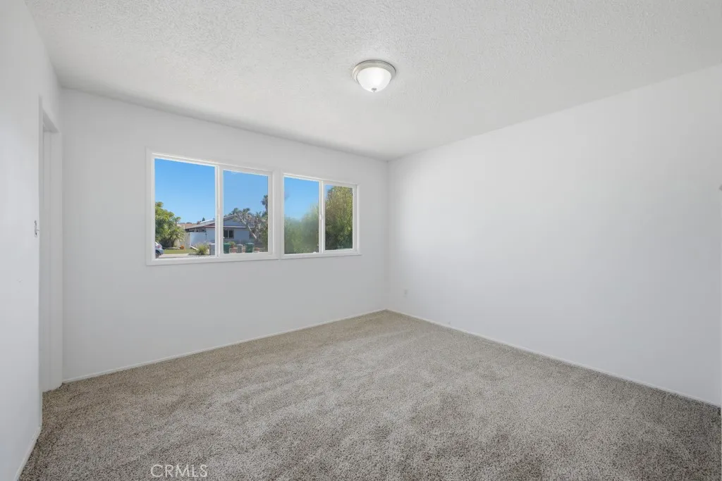 https://cdn.realtyfeed.com/cdn/127/306751351/2d97f0f9404d1d1c6776795c164e151b.webp