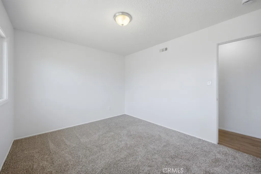 https://cdn.realtyfeed.com/cdn/127/306751351/4f860f4fe1ada4905f2731c8a30765a7.webp