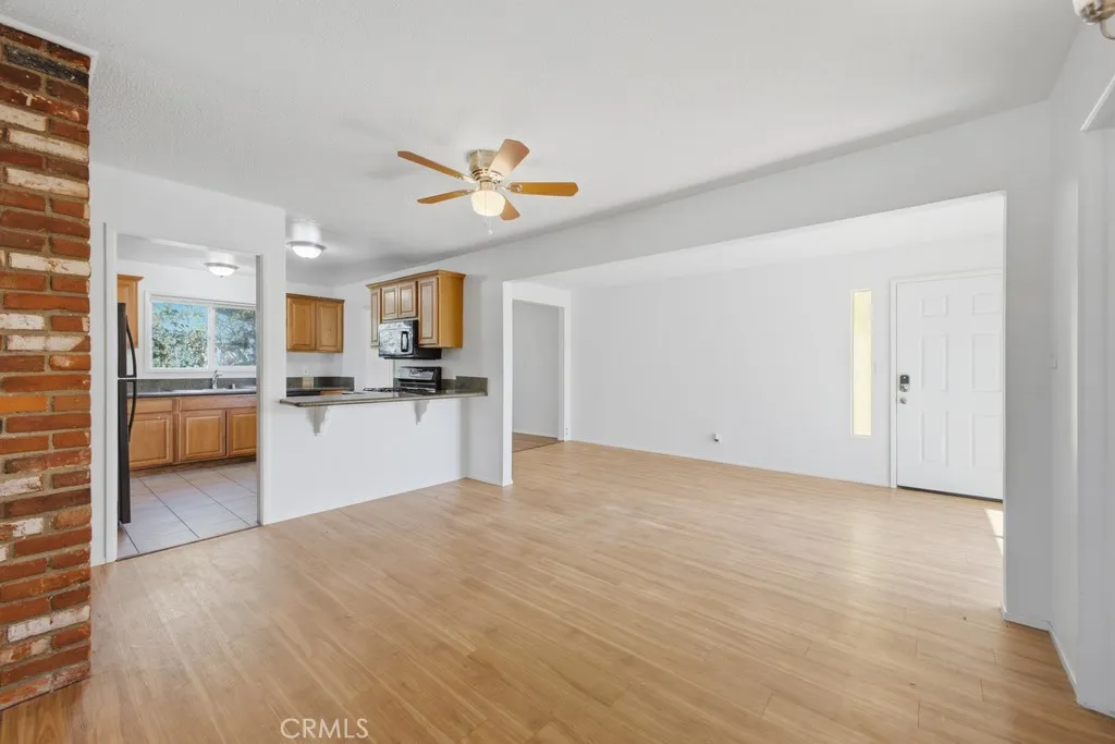 https://cdn.realtyfeed.com/cdn/127/306751351/815576aba2ad280f6228d9e11d3442bb.webp