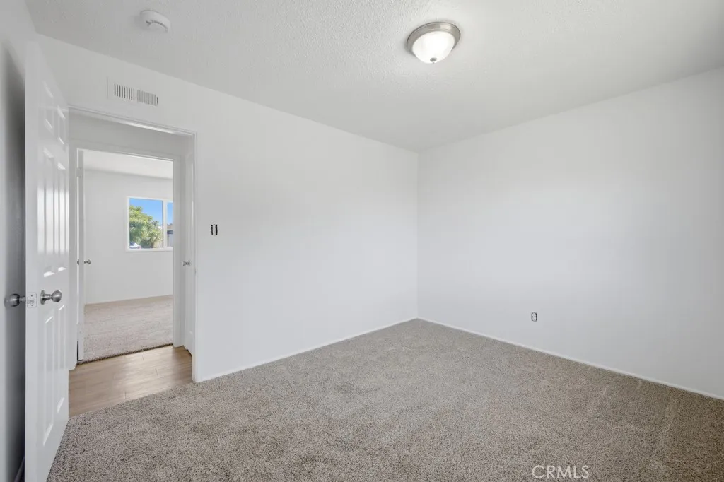 https://cdn.realtyfeed.com/cdn/127/306751351/82a4d6b3fff94ef98beb57e289b7515a.webp