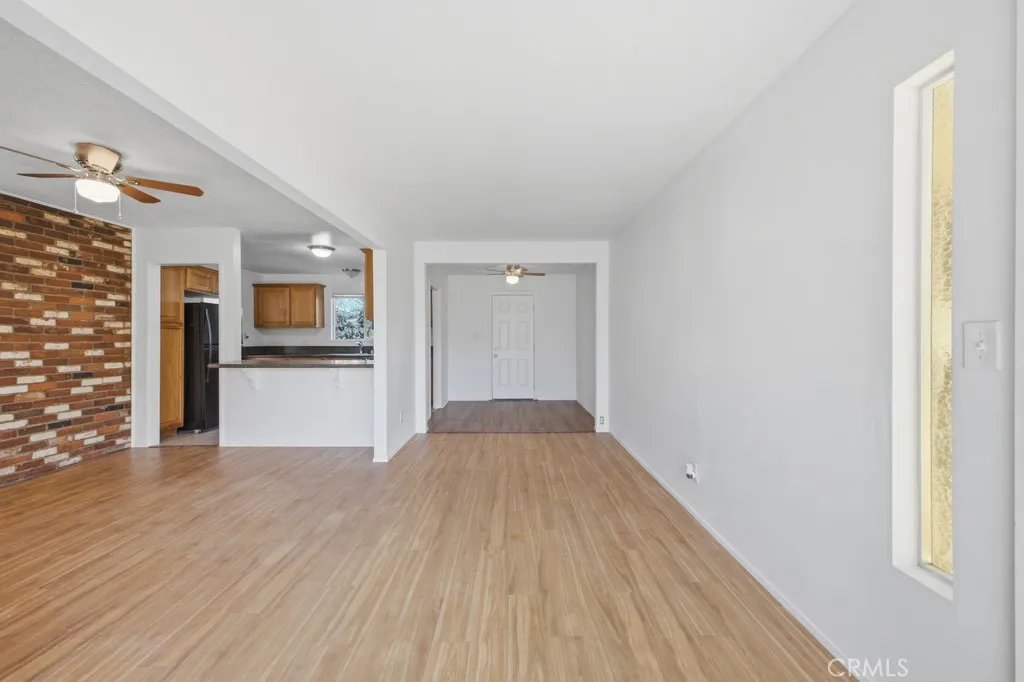 https://cdn.realtyfeed.com/cdn/127/306751351/948ba32bdcc4c269610fe7167800b06c.webp