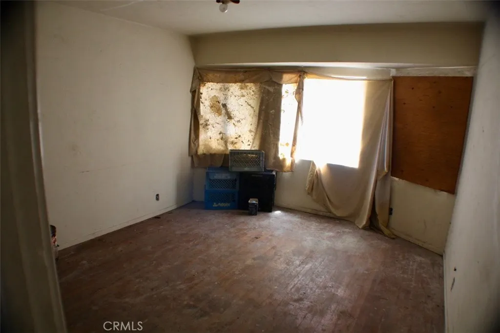 5739 Hazeltine, Van Nuys, CA 91401 - Photo 5 of 7, Van Nuys, CA