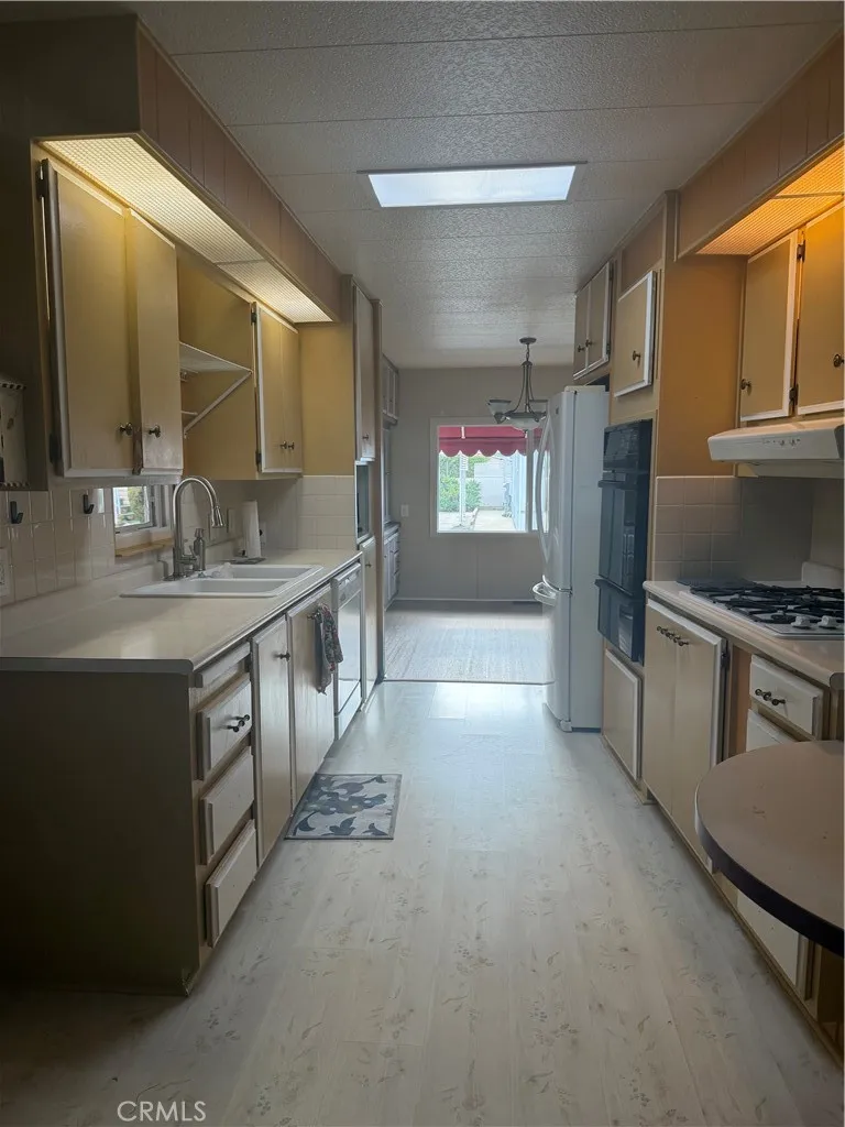 19251 Brookhurst Unit 95, Huntington Beach, CA 92646 - Main photo, Huntington Beach, CA