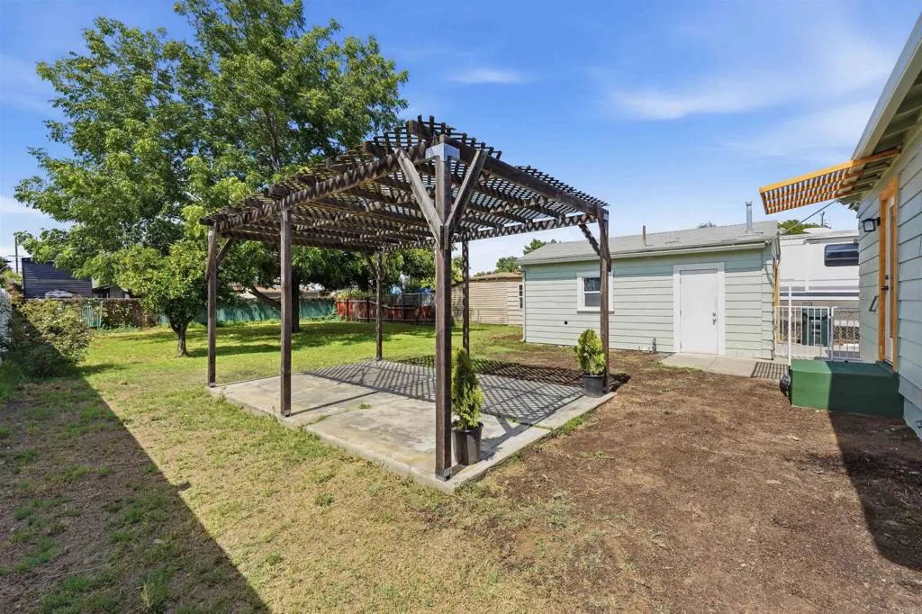 https://cdn.realtyfeed.com/cdn/127/306751418/ac8d8e73e3d973abdb6da24d6d0160ad.webp