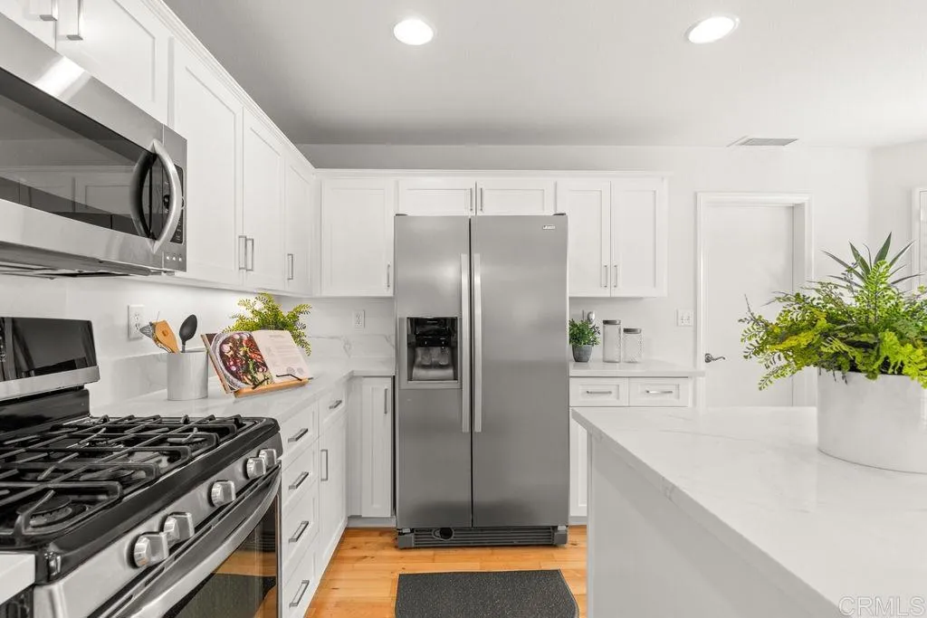 https://cdn.realtyfeed.com/cdn/127/306751446/823d6f10f81d1ab986f985ec117996b0.webp
