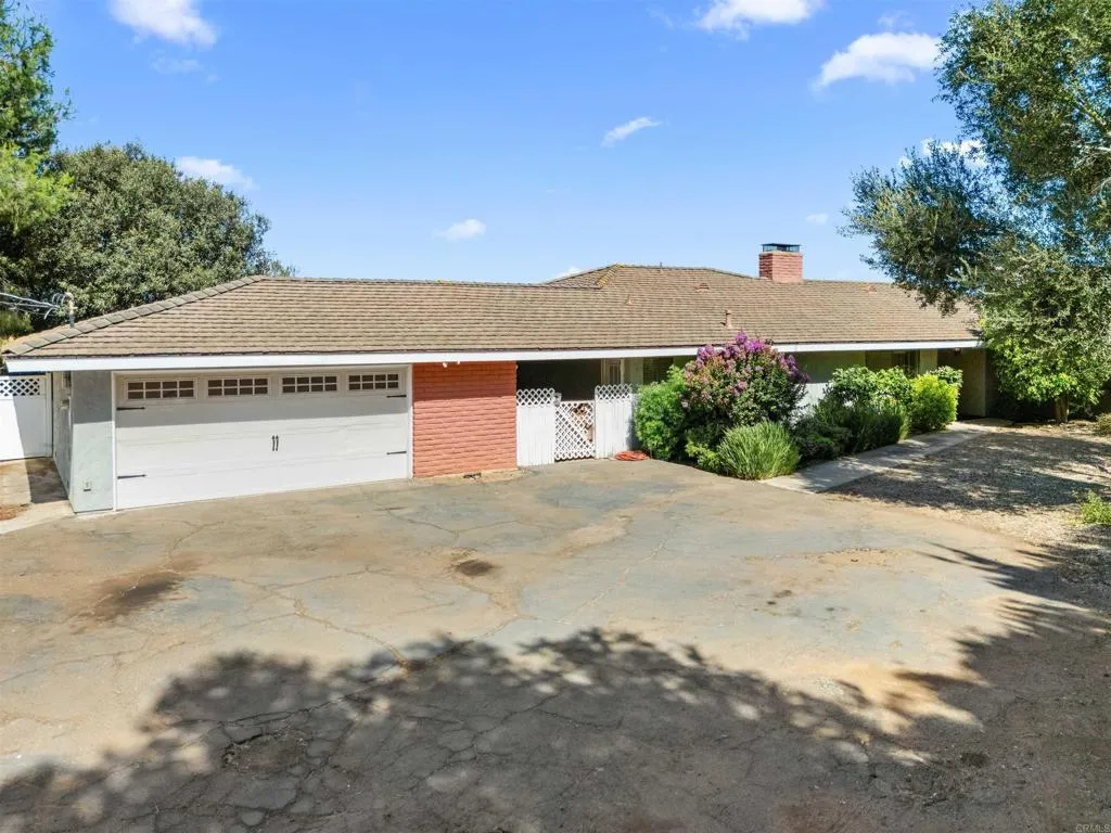 1060 Evergreen Lane, Vista, CA 92084 - Photo 2 of 38, Vista, CA