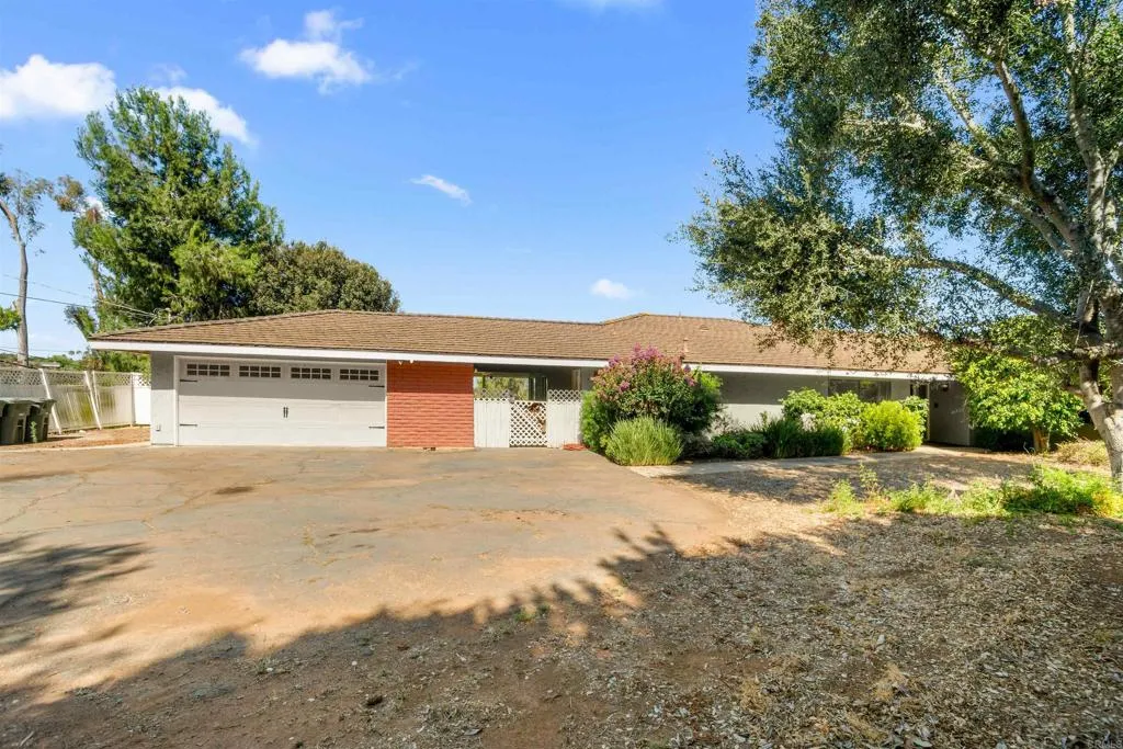 1060 Evergreen Lane, Vista, CA 92084 - Main photo, Vista, CA