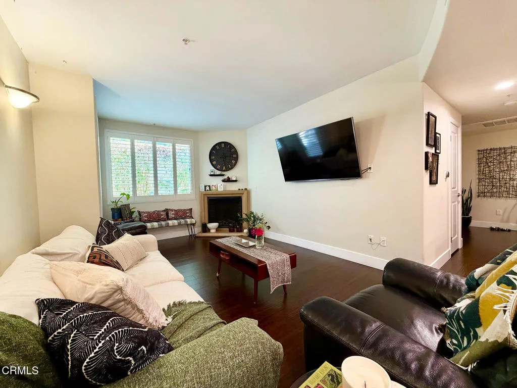 4724 Kester Avenue Unit 109, Los Angeles, CA 91403 - Photo 3 of 43, Los Angeles, CA