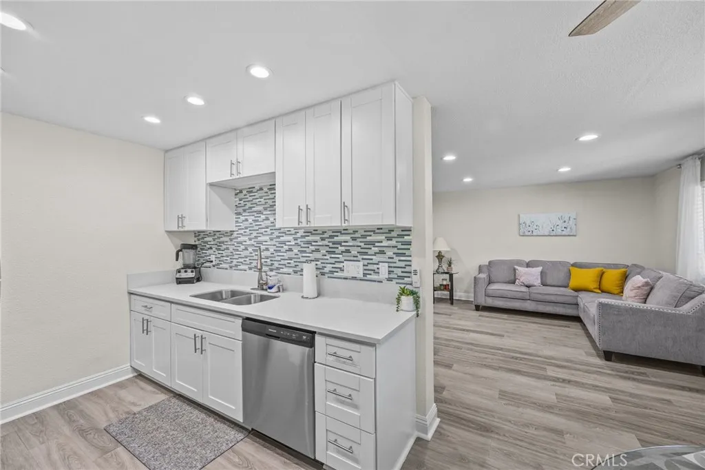 https://cdn.realtyfeed.com/cdn/127/306751499/3f21f665cea47875c579212c4670dfe7.webp
